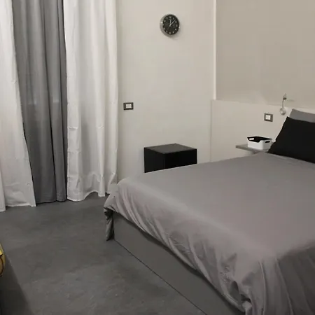 Casa Mirko - Con Stazione Ricarica Auto Elettriche Parcheggio Privato Auto Moto Biciclette Bed & Breakfast