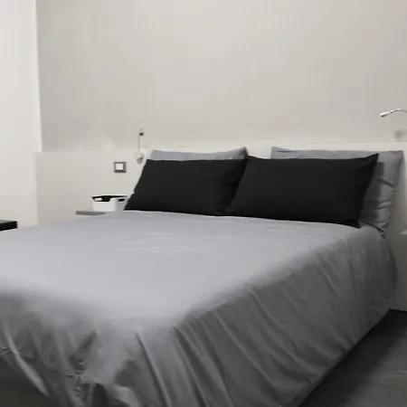 Casa Mirko - Con Stazione Ricarica Auto Elettriche Parcheggio Privato Auto Moto Biciclette Bed & Breakfast