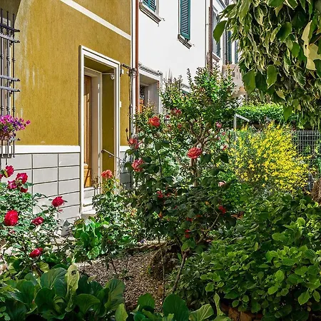 Bed & Breakfast Casa Mirko - Con Stazione Ricarica Auto Elettriche Parcheggio Privato Auto Moto Biciclette 4*