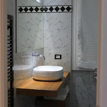 B&B Casa Mirko - Con Stazione Ricarica Auto Elettriche Parcheggio Privato Auto Moto Biciclette 아레초