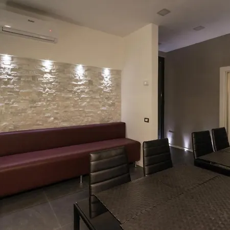 Casa Mirko - Con Stazione Ricarica Auto Elettriche Parcheggio Privato Auto Moto Biciclette