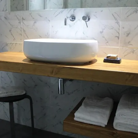 Casa Mirko - Con Stazione Ricarica Auto Elettriche Parcheggio Privato Auto Moto Biciclette 4*