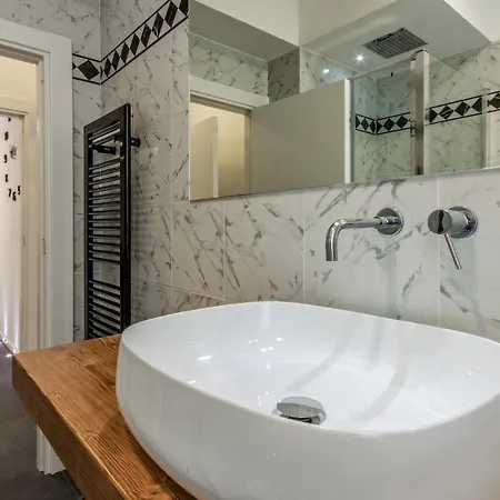 Casa Mirko - Con Stazione Ricarica Auto Elettriche Parcheggio Privato Auto Moto Biciclette Bed & Breakfast 4*