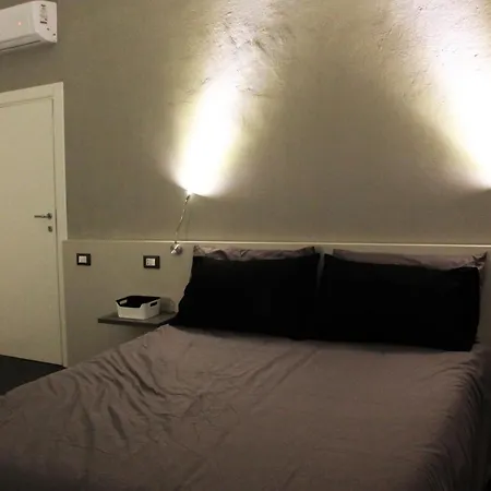 Bed & Breakfast Casa Mirko - Con Stazione Ricarica Auto Elettriche Parcheggio Privato Auto Moto Biciclette 4*