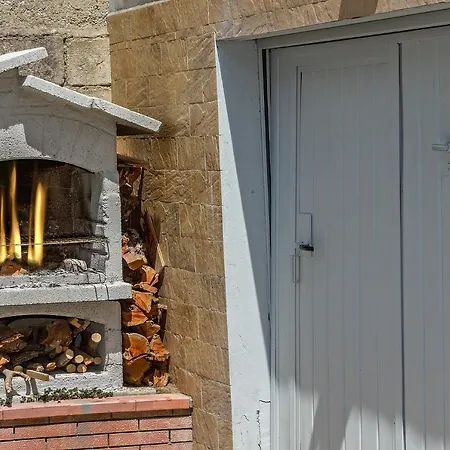 Casa Mirko - Con Stazione Ricarica Auto Elettriche Parcheggio Privato Auto Moto Biciclette Bed & Breakfast Arezzo