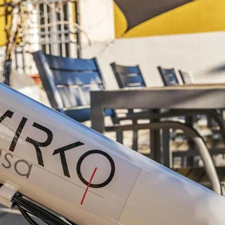 Casa Mirko - Con Stazione Ricarica Auto Elettriche Parcheggio Privato Auto Moto Biciclette فندق مبيت وإفطار *