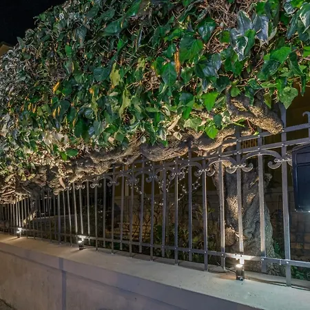 Casa Mirko - Con Stazione Ricarica Auto Elettriche Parcheggio Privato Auto Moto Biciclette Bed & Breakfast