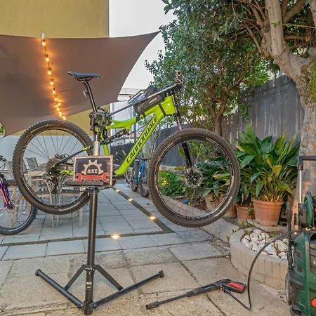 Bed & Breakfast Casa Mirko - Con Stazione Ricarica Auto Elettriche Parcheggio Privato Auto Moto Biciclette 4*