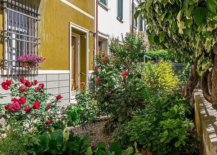 Bed and breakfast Casa Mirko - Con Stazione Ricarica Auto Elettriche Parcheggio Privato Auto Moto Biciclette 4*