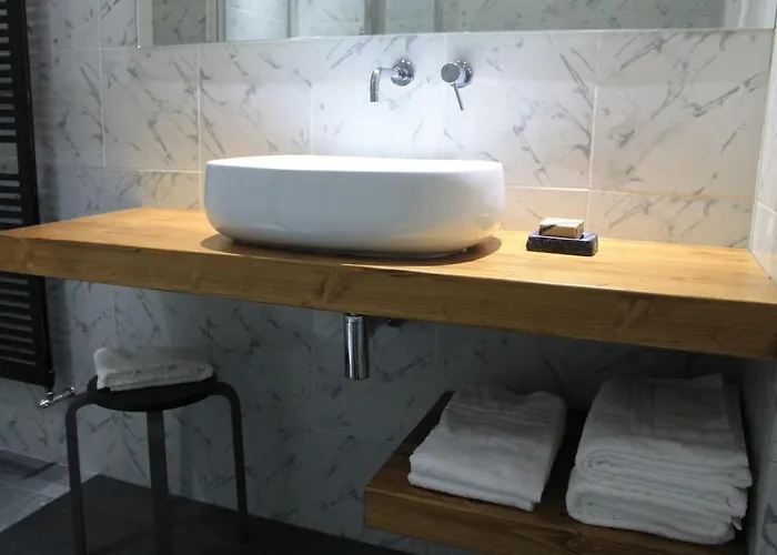 Casa Mirko - Con Stazione Ricarica Auto Elettriche Parcheggio Privato Auto Moto Biciclette 4*