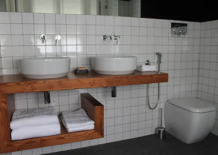 Casa Mirko - Con Stazione Ricarica Auto Elettriche Parcheggio Privato Auto Moto Biciclette Bed and breakfast 4*