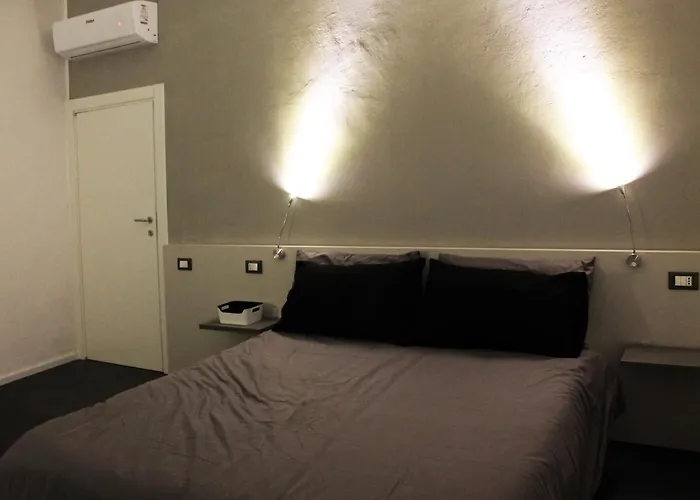 Bed and breakfast Casa Mirko - Con Stazione Ricarica Auto Elettriche Parcheggio Privato Auto Moto Biciclette 4*