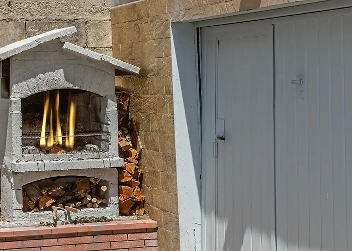 Casa Mirko - Con Stazione Ricarica Auto Elettriche Parcheggio Privato Auto Moto Biciclette Bed and breakfast Arezzo