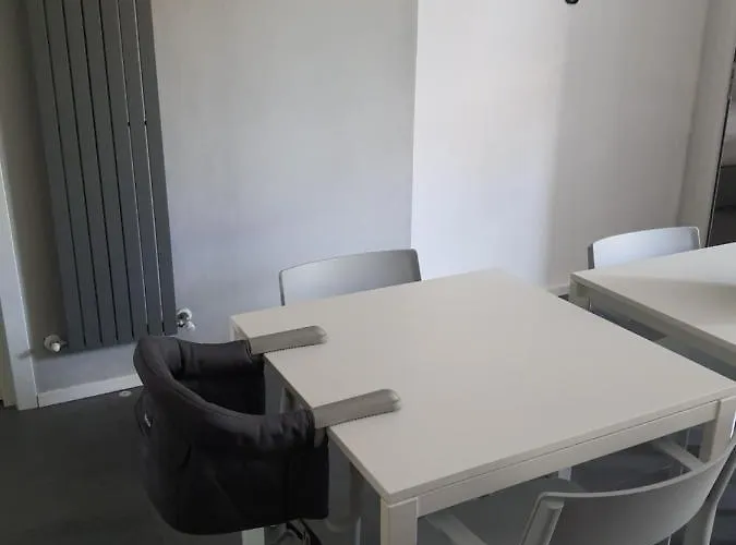 Casa Mirko - Con Stazione Ricarica Auto Elettriche Parcheggio Privato Auto Moto Biciclette 4* Arezzo